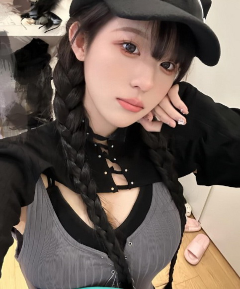 02uiii���ۿռ����¸��£�ȹ�ڷ����˲�䣬�������������Ķ�