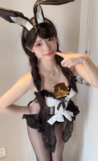 ����ѩ����������ϼ���û�����εĺ�ȹ���������߼�